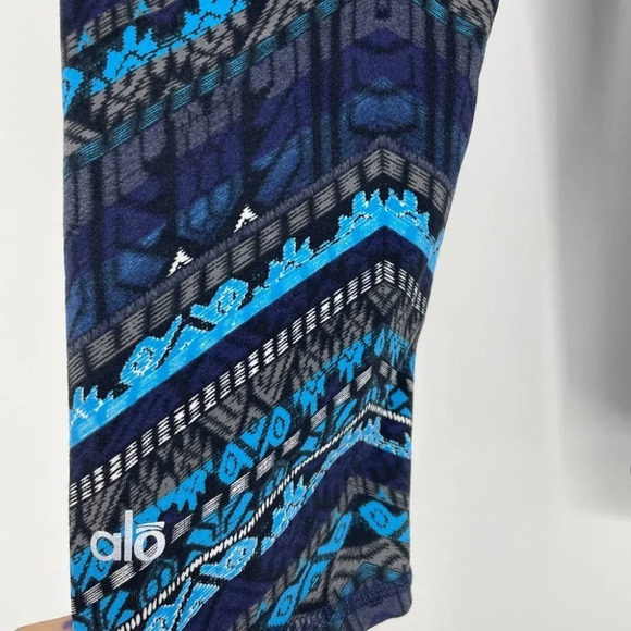 Alo Soft airbrushed teal blue chevron crop legging - Picture 7 of 10